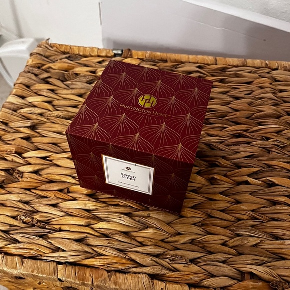 Huntington Home Spiced Cider Soy Candle - Picture 11 of 12